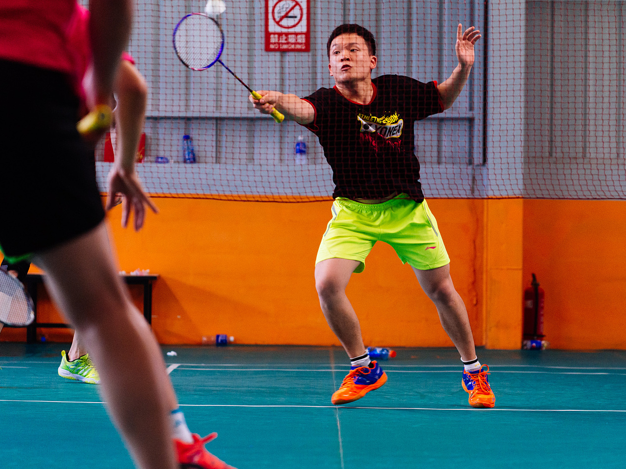 竞争激烈的 竞争激烈的